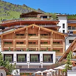 Berghof Crystal & Sports 4*