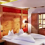 Hotel Berghof Crystal & Sports Tux