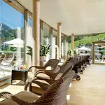 Hotel Berghof Crystal & Sports
