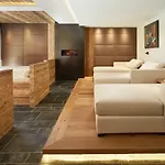 Berghof Crystal & Sports Hotel 4*