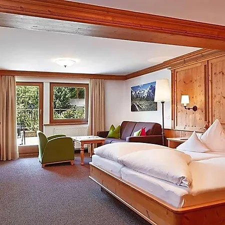 Berghof Crystal & Sports 4*