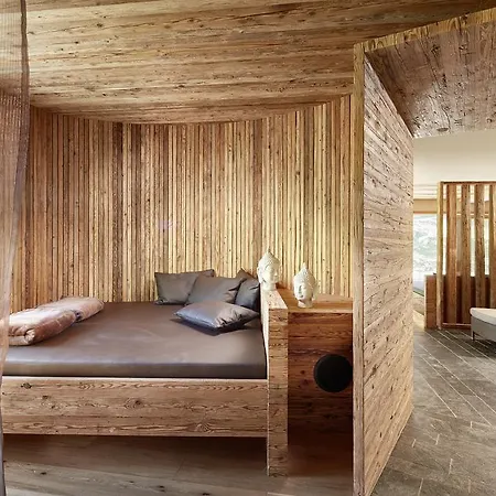 Berghof Crystal & Sports 4*