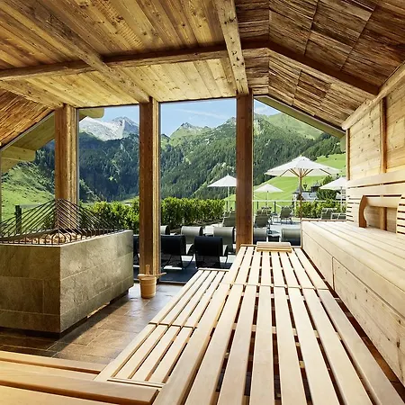 Berghof Crystal & Sports Hotel