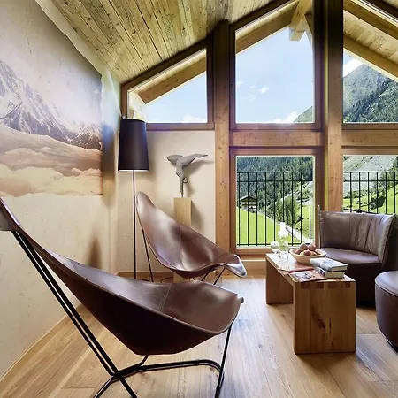 Berghof Crystal & Sports ホテル 4*
