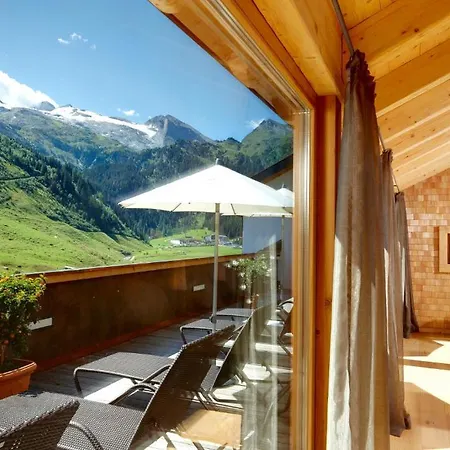 Berghof Crystal & Sports 4* Tux