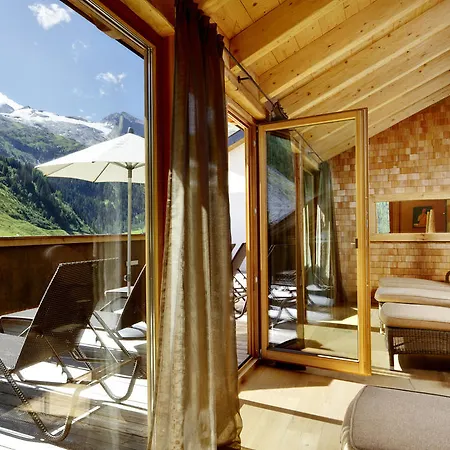 Berghof Crystal & Sports Hotel Tux