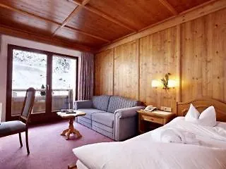 Berghof Crystal & Sports ホテル 4*