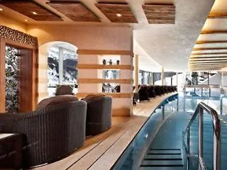 Berghof Crystal & Sports 4* トゥクス
