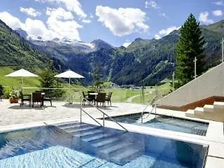 Berghof Crystal Spa & Sports 4*