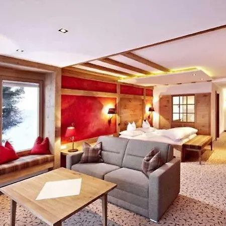 Hotel Berghof Crystal & Sports