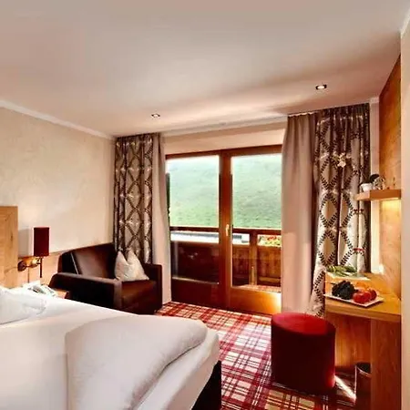 Berghof Crystal & Sports 4*