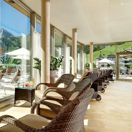 Hotel Berghof Crystal & Sports