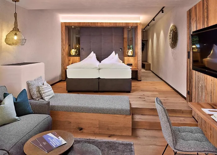 Hotel Berghof Crystal & Sports