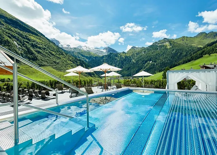 Hotel Berghof Crystal & Sports