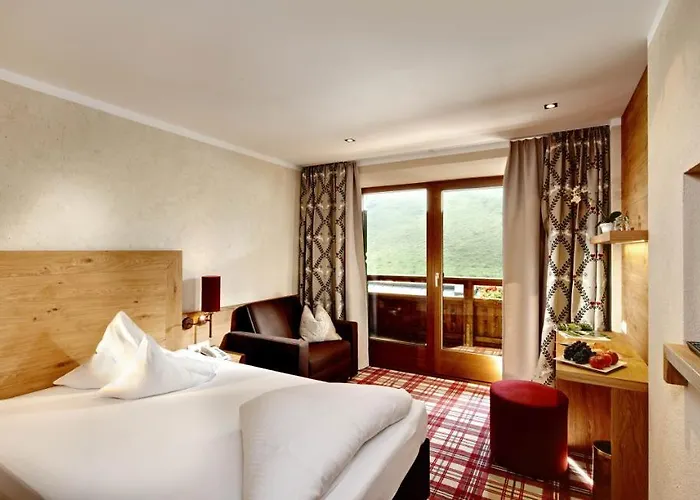 Hotel Berghof Crystal & Sports 4*