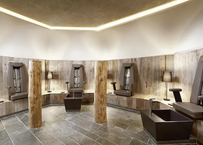 Hotel Berghof Crystal & Sports