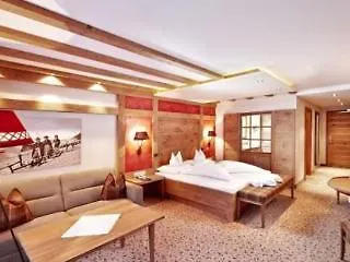 Hotel Berghof Crystal & Sports