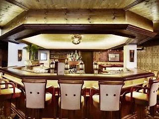 Hotel Berghof Crystal & Sports