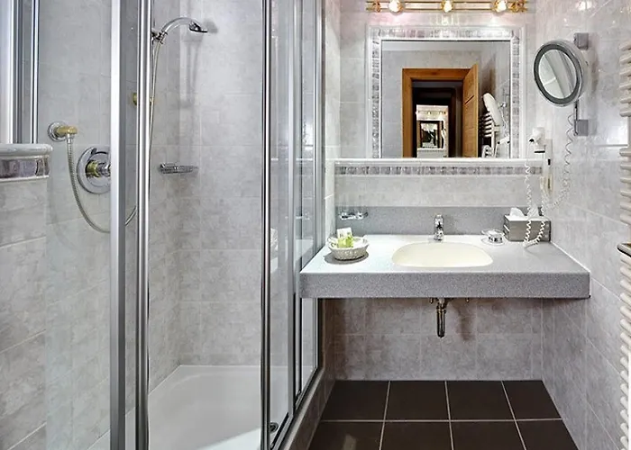 Hotel Berghof Crystal & Sports Tux