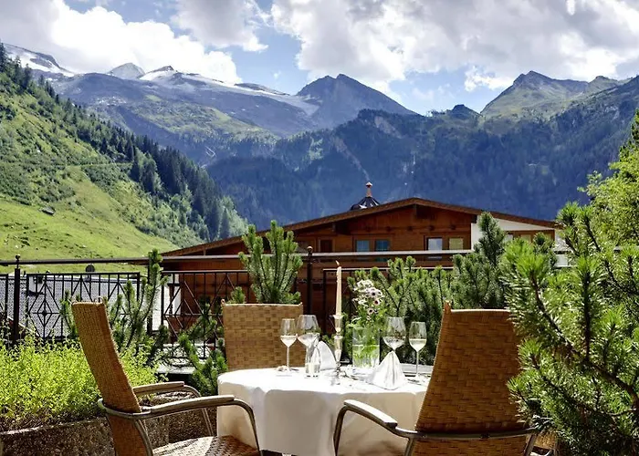 Berghof Crystal & Sports 4* Tux