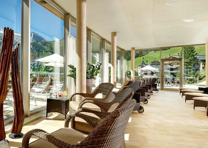 Hotel Berghof Crystal & Sports