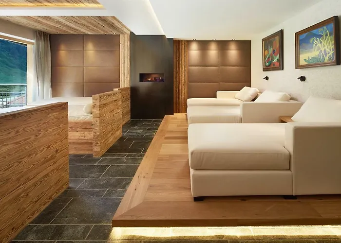 Berghof Crystal & Sports Hotel 4*