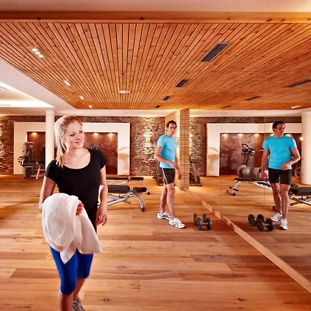 Berghof Crystal & Sports Otel 4*