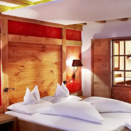 Otel Berghof Crystal & Sports Tux