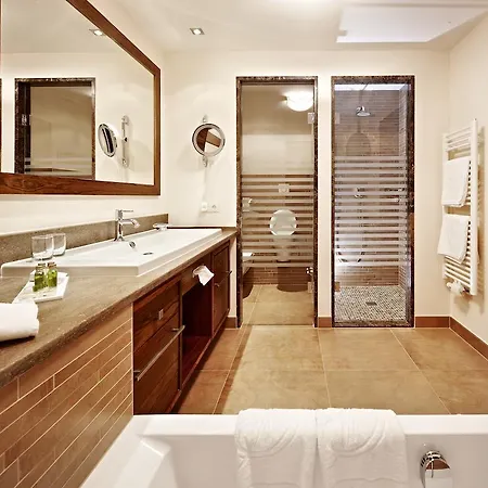 Berghof Crystal & Sports Otel 4*