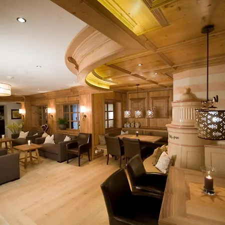 Otel Berghof Crystal & Sports Tux