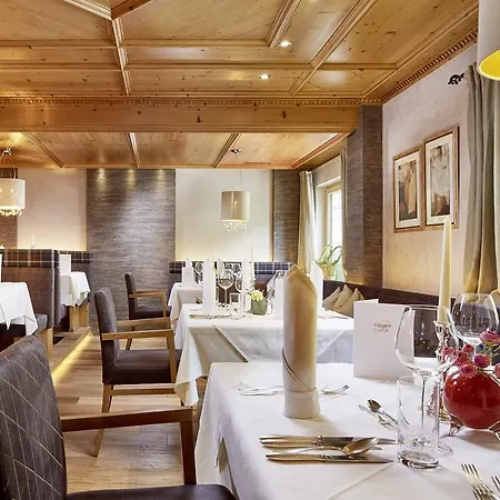 Hotell Berghof Crystal & Sports 4*