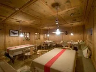 Hotell Berghof Crystal & Sports