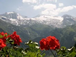 Hotell Berghof Crystal & Sports Tux