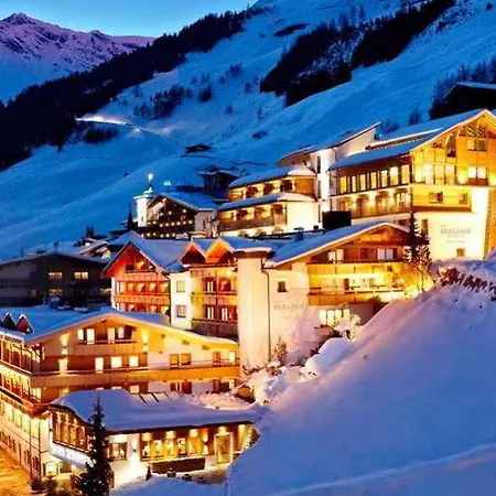 Hotell Berghof Crystal & Sports Tux