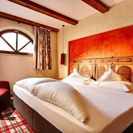 Hotell Berghof Crystal & Sports Tux