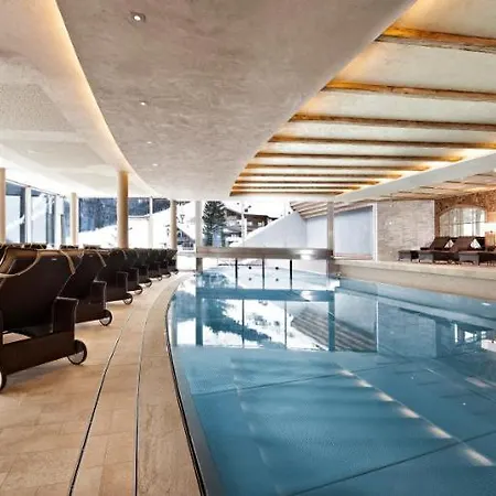 Berghof Crystal & Sports Hotell